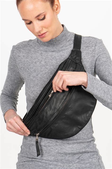 bag to wear across chest.